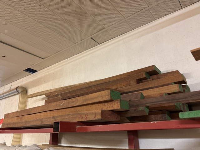 1386996-20 Parti med diverse ädelträ - bl.a. rosenträ