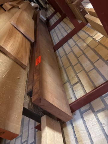 1386996-28 Parti med diverse ädelträ - bl.a. rosenträ