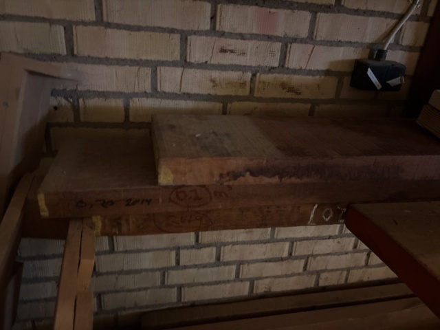 1386996-29 Parti med diverse ädelträ - bl.a. rosenträ