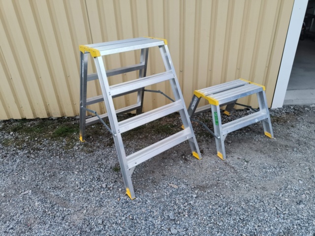 1331867-1 Två stycken trappstegar Wibe