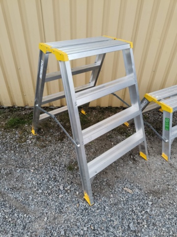 1331867-2 Två stycken trappstegar Wibe