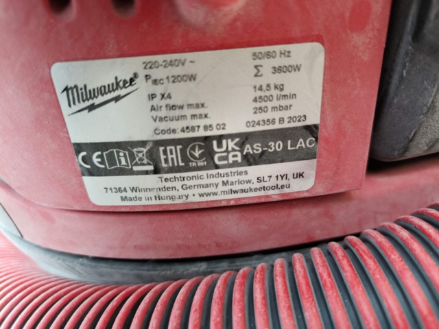 1331868-8 Industridammsugare Milwaukee