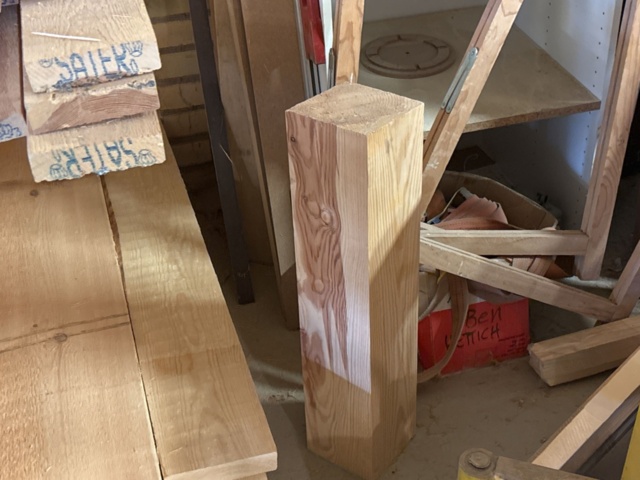 1386997-34 Stort parti med blandat virke - inklusive ställ och vagnar