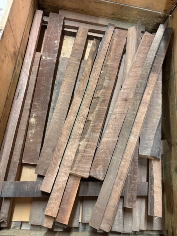 1386996-33 Parti med diverse ädelträ - bl.a. rosenträ