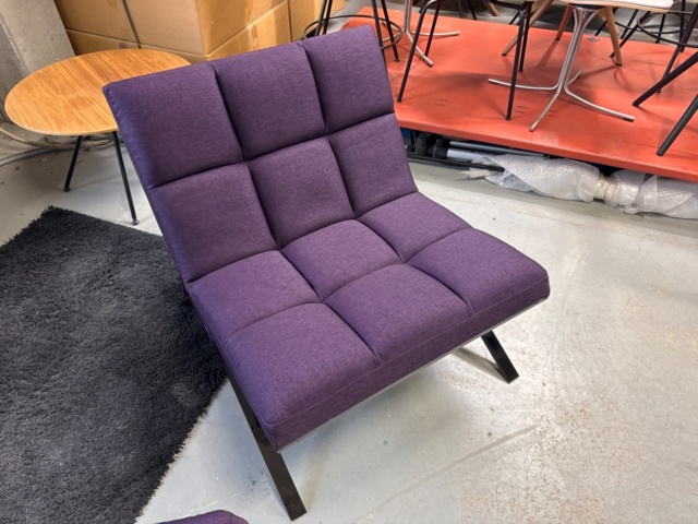 1411193-4 Skool fåtöljer, lila / black nickel, 2 st