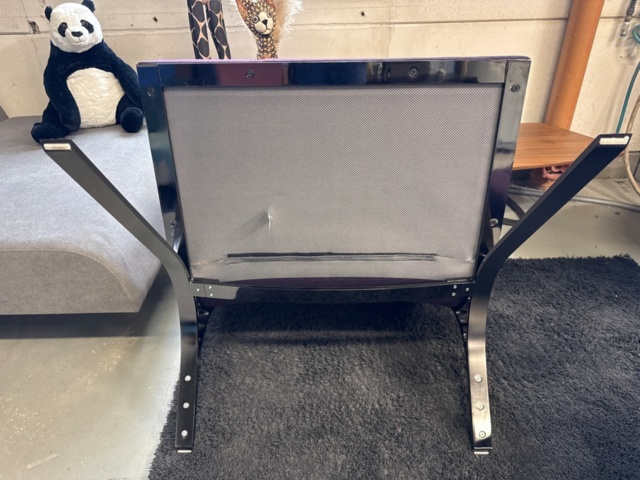 1411193-5 Skool fåtöljer, lila / black nickel, 2 st