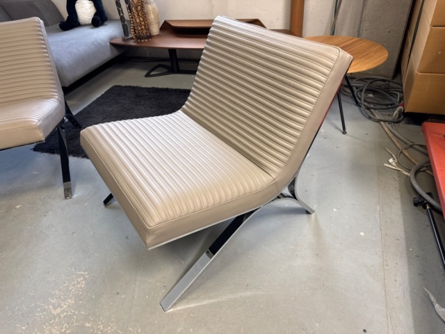 1411195-2 Skool Line i läder fåtöljer, krom / grå läder, 2 st