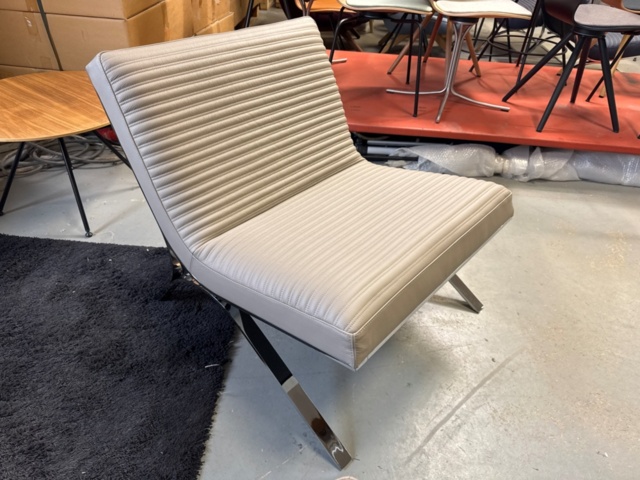 1411195-3 Skool Line i läder fåtöljer, krom / grå läder, 2 st