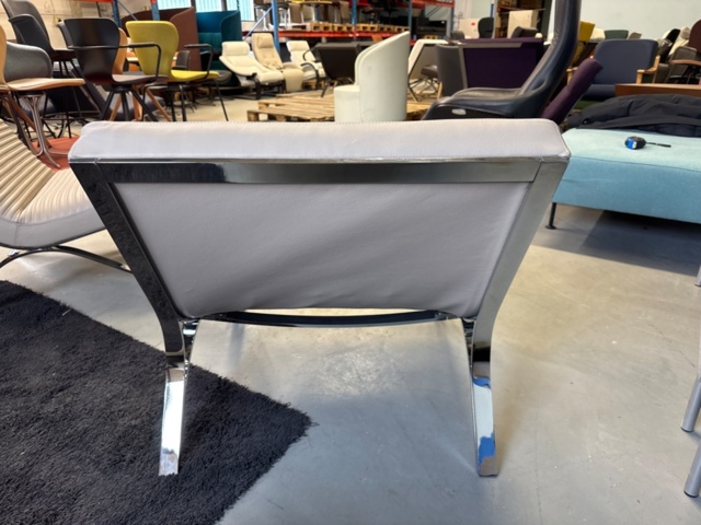 1411195-5 Skool Line i läder fåtöljer, krom / grå läder, 2 st