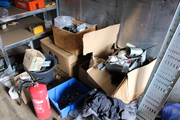 1368442-5 Löst byggmaterial i container