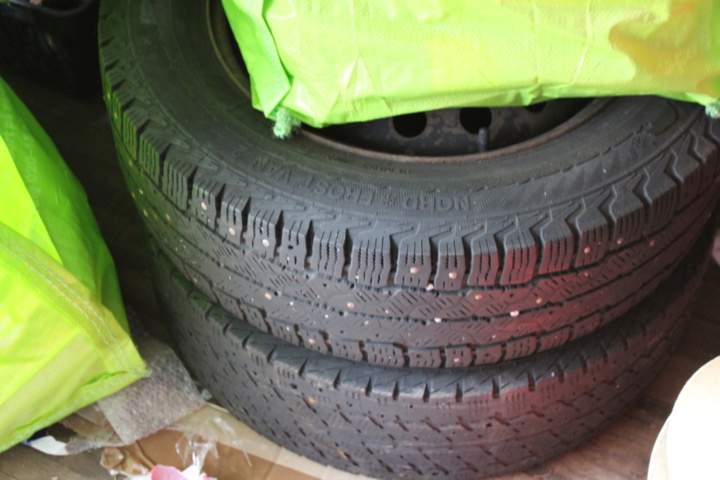 1368442-6 Löst byggmaterial i container