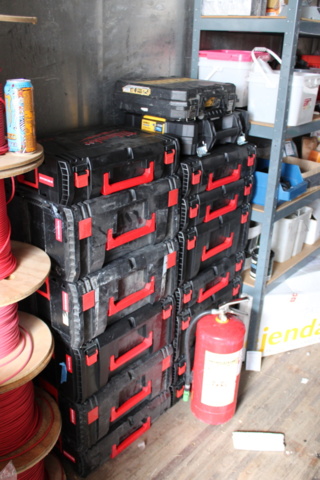 1368442-7 Löst byggmaterial i container