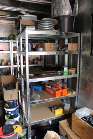 1368442-9 Löst byggmaterial i container