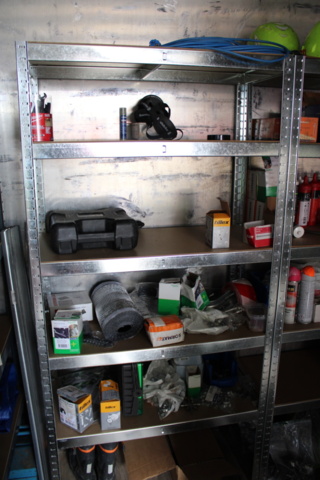 1368442-10 Löst byggmaterial i container