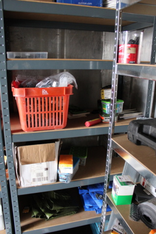 1368442-14 Löst byggmaterial i container