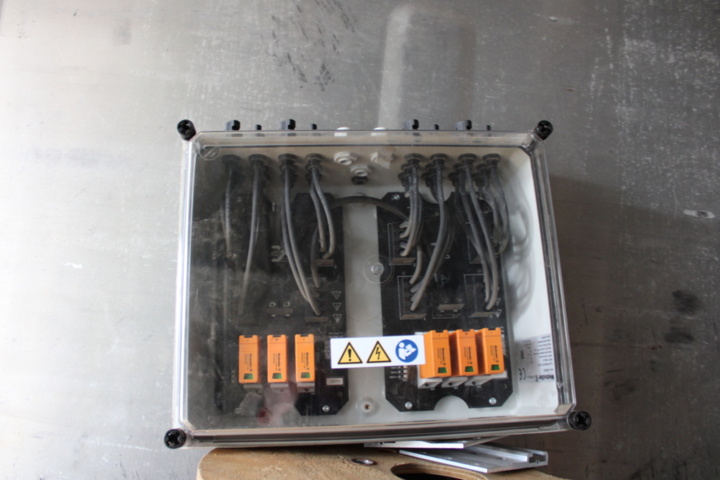 1368442-19 Löst byggmaterial i container