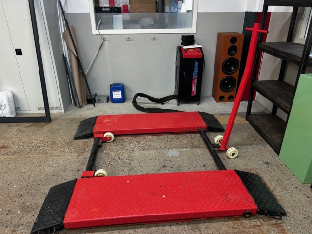 1296597-1 Mobil, låg saxlyft avsedd för fordon - Weber KHB-1000F