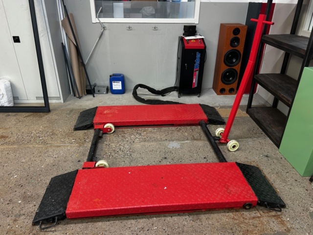 1296597-2 Mobil, låg saxlyft avsedd för fordon - Weber KHB-1000F