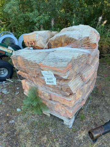 1378039-1 Pall med 27 st 40L-säckar björkved