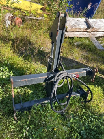 1378042-2 Hydrauliskt tippfäste för sandspridare