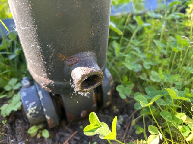 1378042-5 Hydrauliskt tippfäste för sandspridare