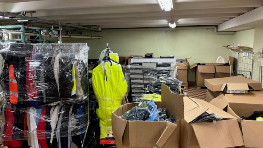 1411282-6 Stort parti  med arbetskläder