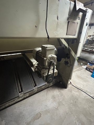 1411342-11 Hydraulisk gradsax / plåtsax Durmazlar DHGM 3006 (2003)