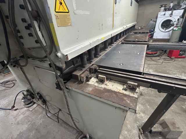 1411342-25 Hydraulisk gradsax / plåtsax Durmazlar DHGM 3006 (2003)