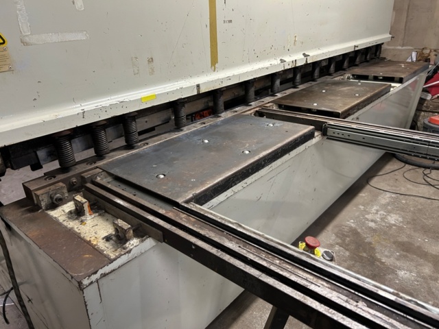 1411342-31 Hydraulisk gradsax / plåtsax Durmazlar DHGM 3006 (2003)