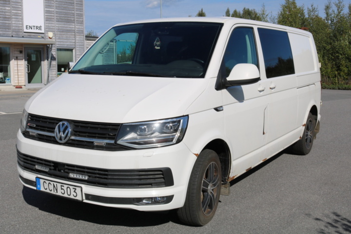 1300822-3 Volkswagen Transporter Kombi T32 2.0 TDI 4Motion DSG 2017 (Reparationsobjekt)