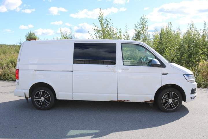 1300822-6 Volkswagen Transporter Kombi T32 2.0 TDI 4Motion DSG 2017 (Reparationsobjekt)