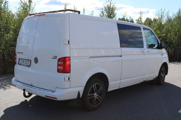 1300822-7 Volkswagen Transporter Kombi T32 2.0 TDI 4Motion DSG 2017 (Reparationsobjekt)