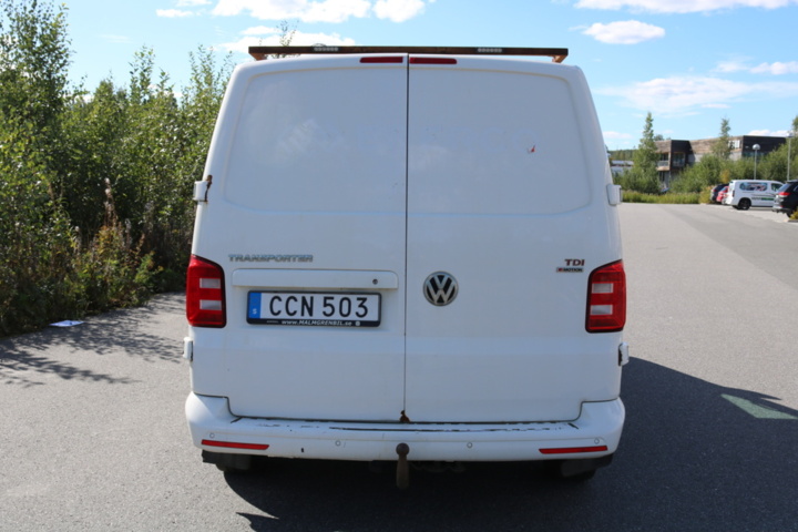 1300822-8 Volkswagen Transporter Kombi T32 2.0 TDI 4Motion DSG 2017 (Reparationsobjekt)