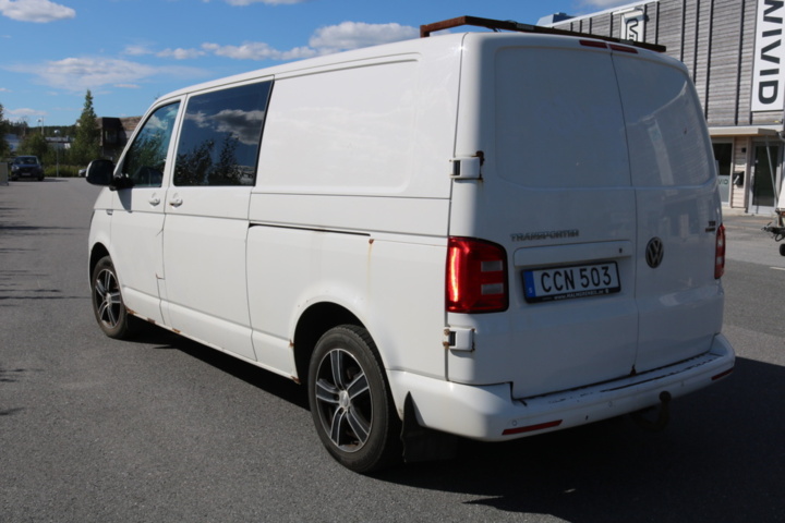 1300822-9 Volkswagen Transporter Kombi T32 2.0 TDI 4Motion DSG 2017 (Reparationsobjekt)