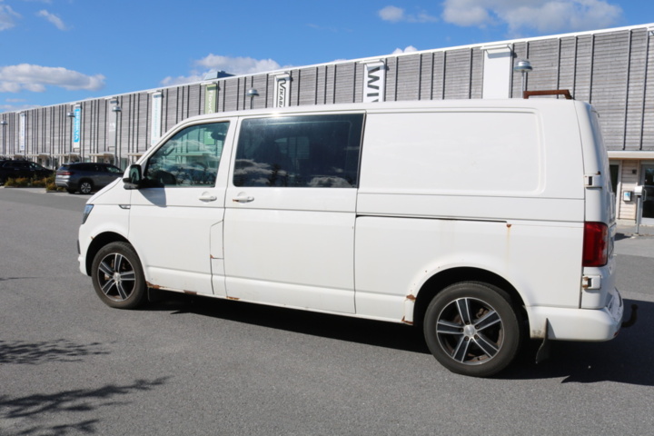 1300822-10 Volkswagen Transporter Kombi T32 2.0 TDI 4Motion DSG 2017 (Reparationsobjekt)