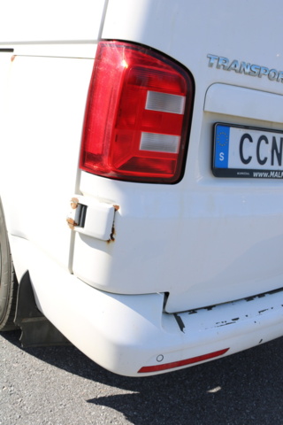 1300822-11 Volkswagen Transporter Kombi T32 2.0 TDI 4Motion DSG 2017 (Reparationsobjekt)