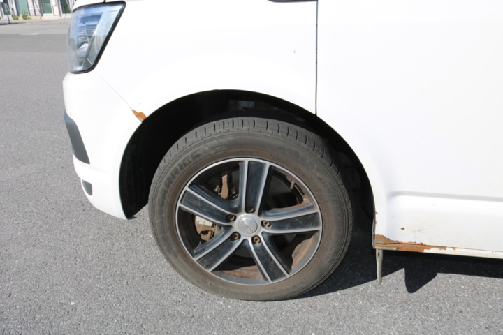 1300822-24 Volkswagen Transporter Kombi T32 2.0 TDI 4Motion DSG 2017 (Reparationsobjekt)