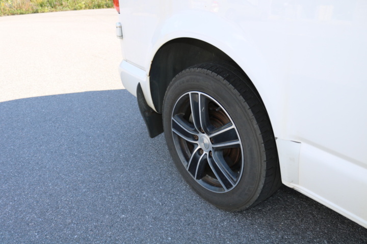 1300822-51 Volkswagen Transporter Kombi T32 2.0 TDI 4Motion DSG 2017 (Reparationsobjekt)