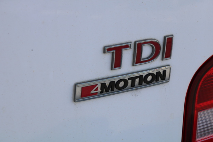 1300822-61 Volkswagen Transporter Kombi T32 2.0 TDI 4Motion DSG 2017 (Reparationsobjekt)