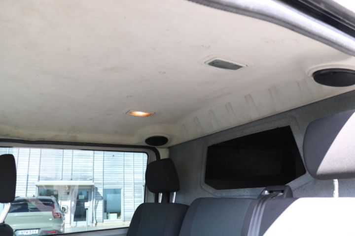 1300822-81 Volkswagen Transporter Kombi T32 2.0 TDI 4Motion DSG 2017 (Reparationsobjekt)