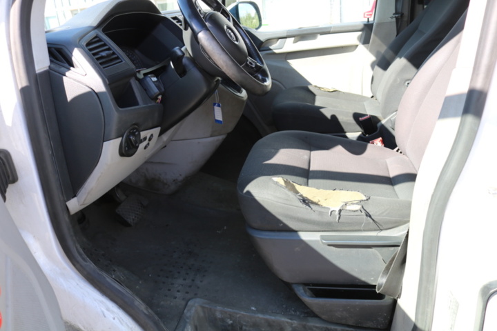 1300822-91 Volkswagen Transporter Kombi T32 2.0 TDI 4Motion DSG 2017 (Reparationsobjekt)