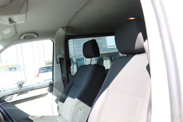 1300822-92 Volkswagen Transporter Kombi T32 2.0 TDI 4Motion DSG 2017 (Reparationsobjekt)