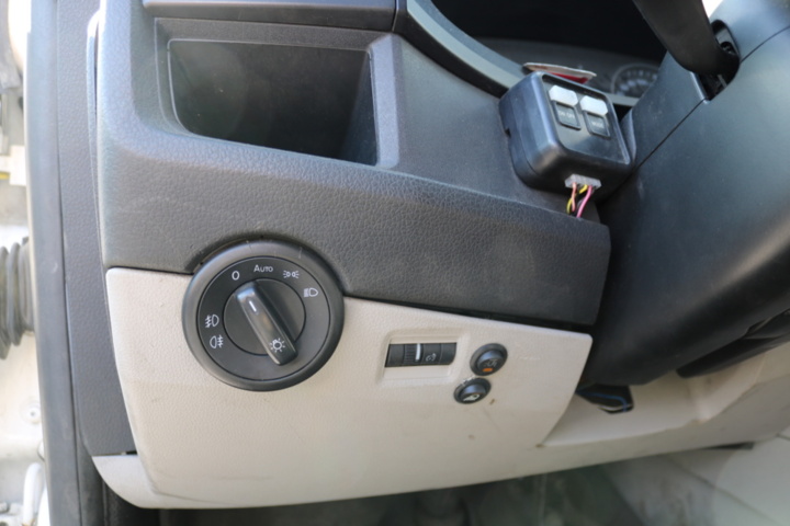 1300822-95 Volkswagen Transporter Kombi T32 2.0 TDI 4Motion DSG 2017 (Reparationsobjekt)