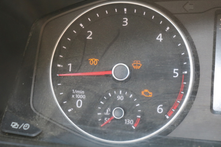 1300822-98 Volkswagen Transporter Kombi T32 2.0 TDI 4Motion DSG 2017 (Reparationsobjekt)