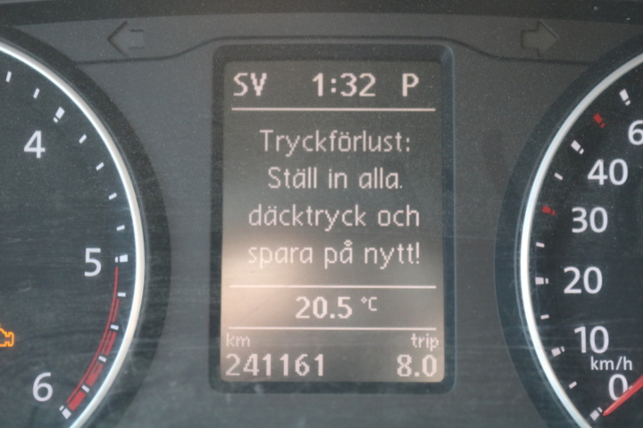 1300822-101 Volkswagen Transporter Kombi T32 2.0 TDI 4Motion DSG 2017 (Reparationsobjekt)