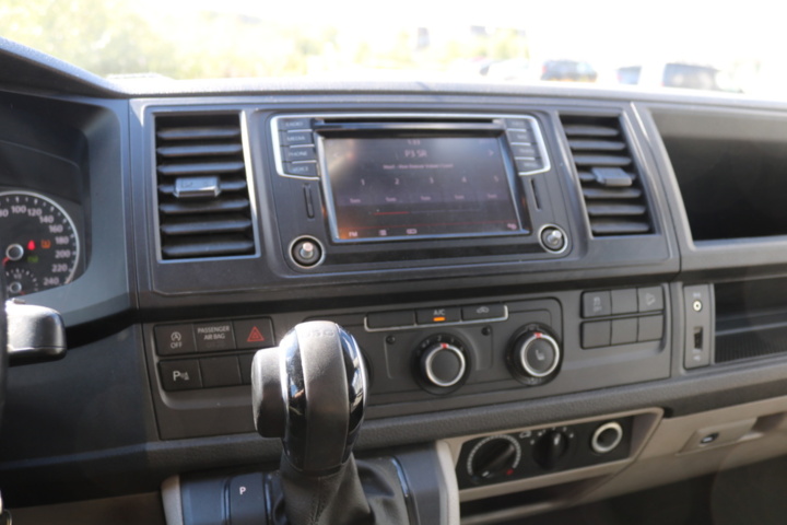 1300822-104 Volkswagen Transporter Kombi T32 2.0 TDI 4Motion DSG 2017 (Reparationsobjekt)