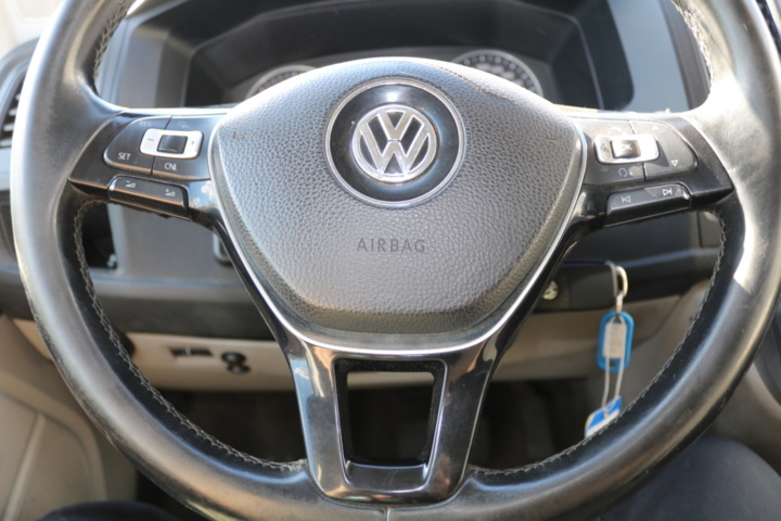 1300822-109 Volkswagen Transporter Kombi T32 2.0 TDI 4Motion DSG 2017 (Reparationsobjekt)