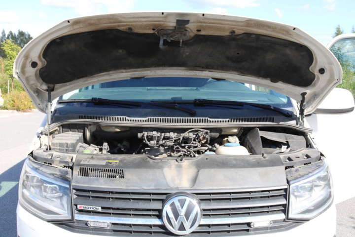 1300822-115 Volkswagen Transporter Kombi T32 2.0 TDI 4Motion DSG 2017 (Reparationsobjekt)