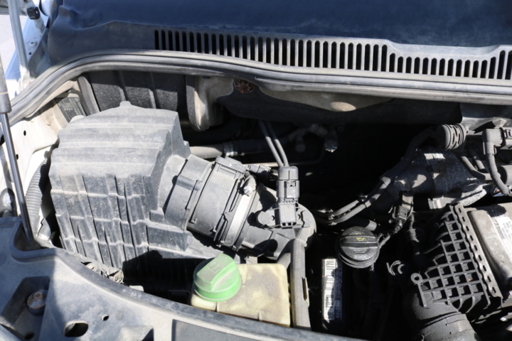 1300822-116 Volkswagen Transporter Kombi T32 2.0 TDI 4Motion DSG 2017 (Reparationsobjekt)