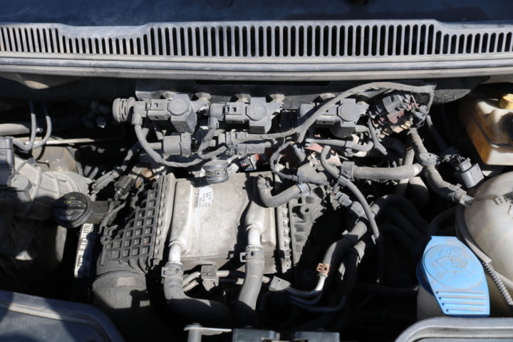 1300822-117 Volkswagen Transporter Kombi T32 2.0 TDI 4Motion DSG 2017 (Reparationsobjekt)